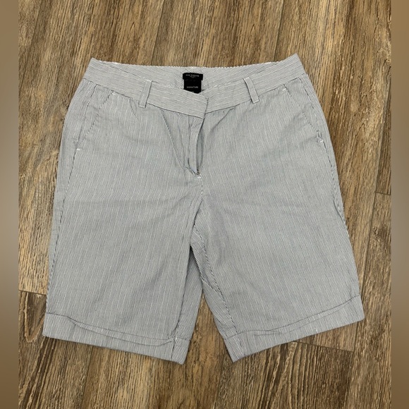 Women’s Ann Taylor size 10 Pin Striped Dress Shorts - Picture 3 of 10